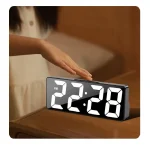 ساعة رقمية بشاشة LED